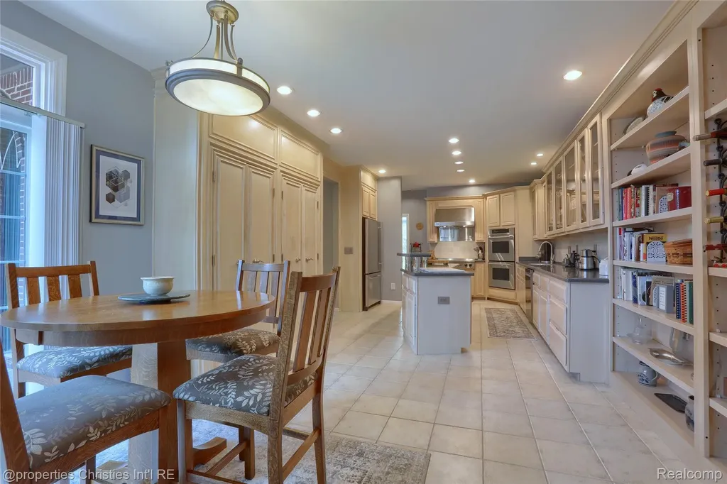 2200 Barberry Drive Shelby Charter Township MI 48316