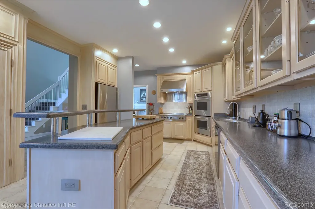 2200 Barberry Drive Shelby Charter Township MI 48316