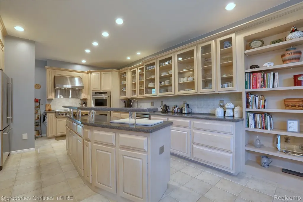 2200 Barberry Drive Shelby Charter Township MI 48316