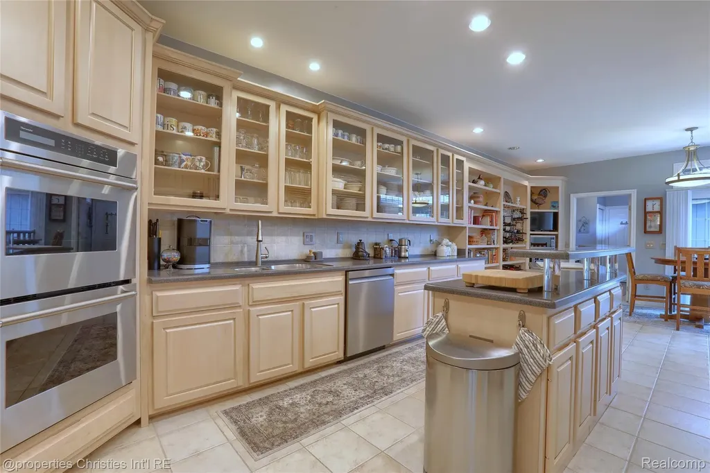 2200 Barberry Drive Shelby Charter Township MI 48316