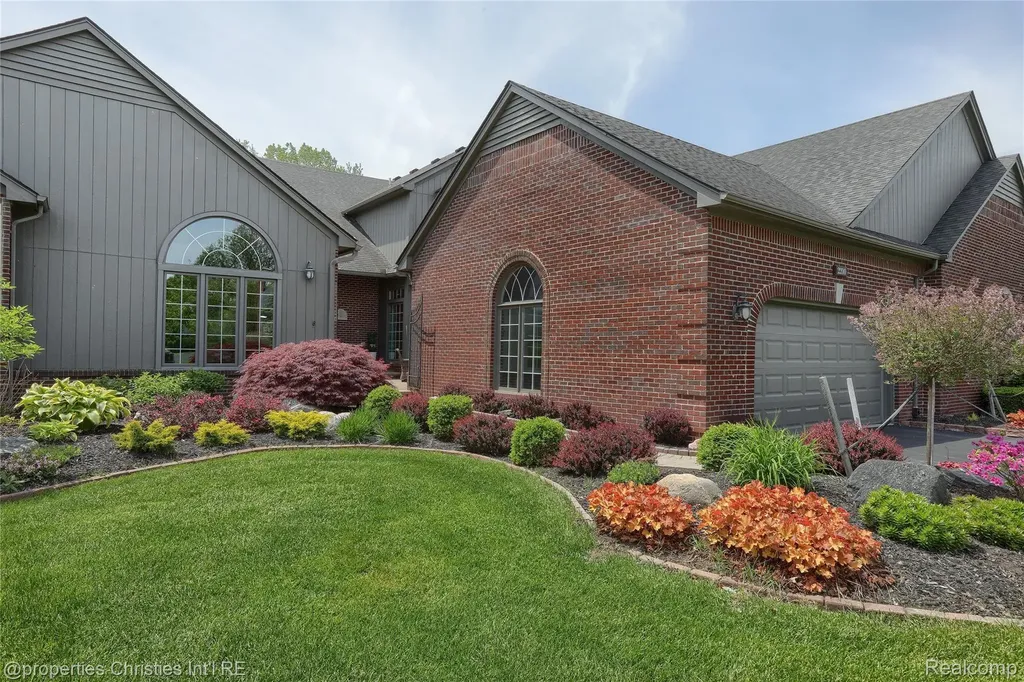 2200 Barberry Drive Shelby Charter Township MI 48316