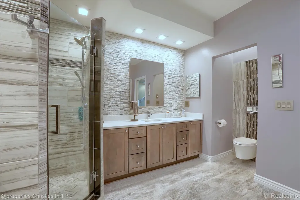 2200 Barberry Drive Shelby Charter Township MI 48316