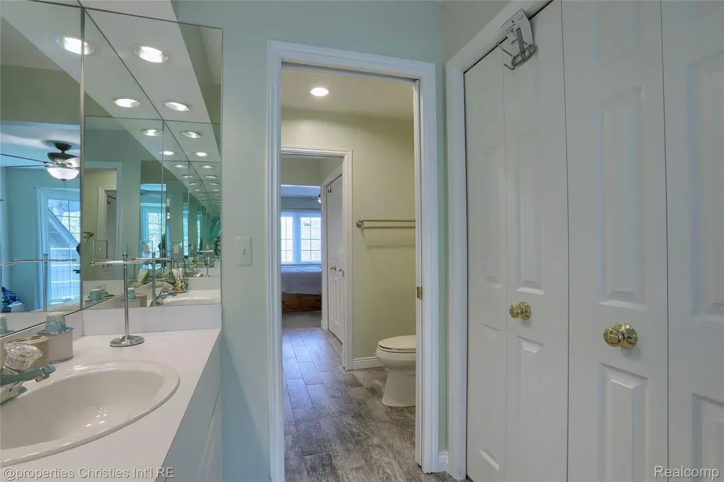 2200 Barberry Drive Shelby Charter Township MI 48316