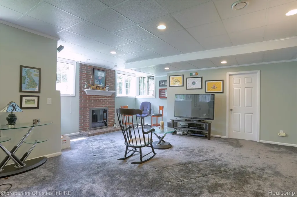 2200 Barberry Drive Shelby Charter Township MI 48316
