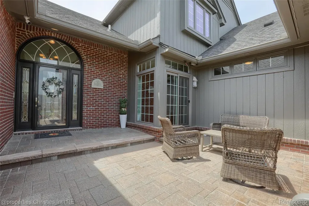 2200 Barberry Drive Shelby Charter Township MI 48316