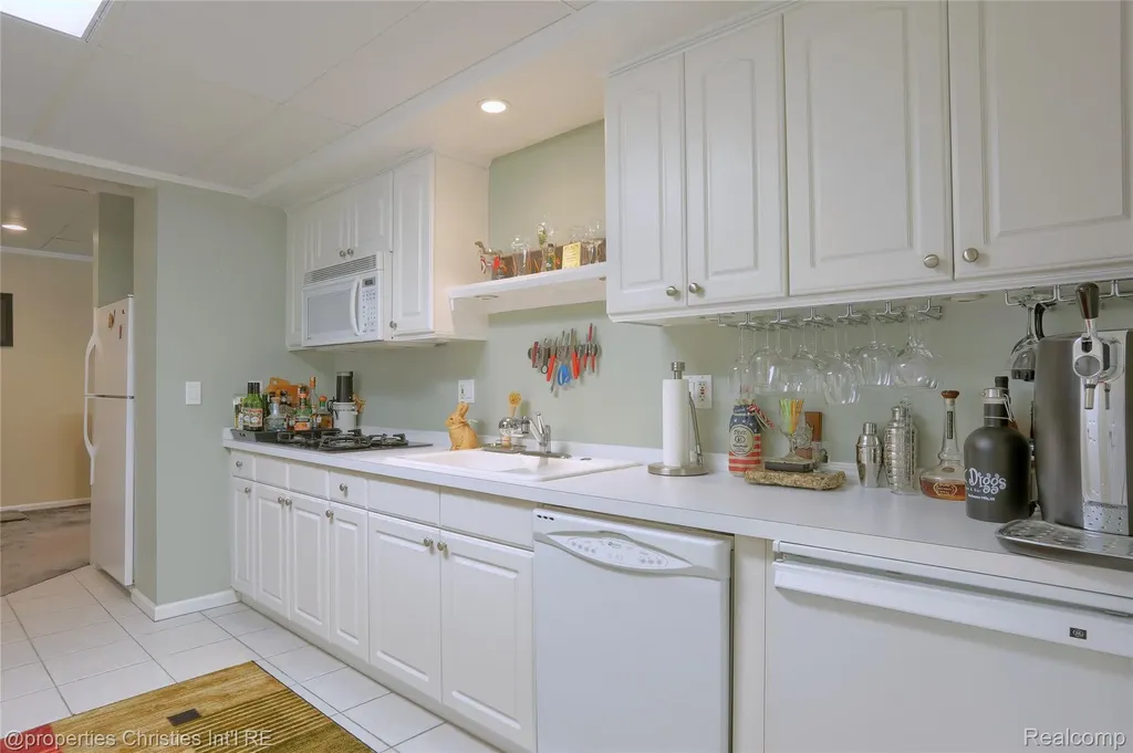 2200 Barberry Drive Shelby Charter Township MI 48316