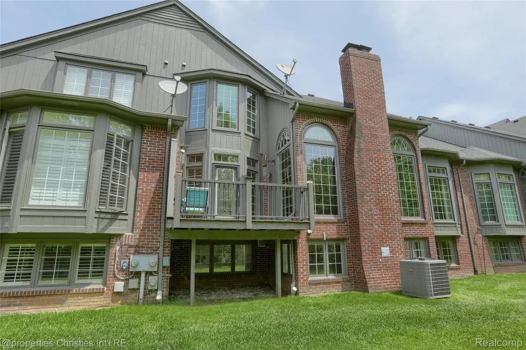2200 Barberry Drive Shelby Charter Township MI 48316