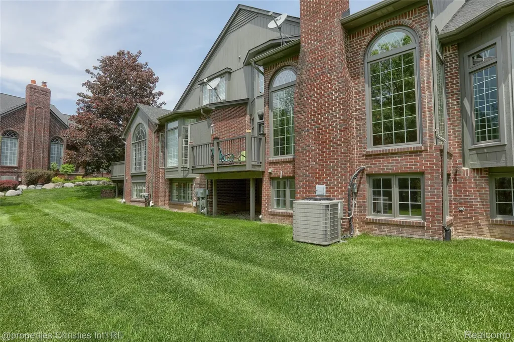 2200 Barberry Drive Shelby Charter Township MI 48316