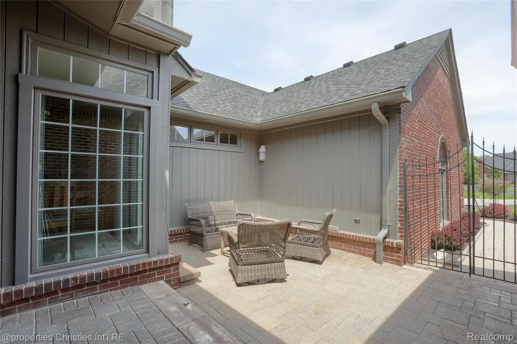 2200 Barberry Drive Shelby Charter Township MI 48316