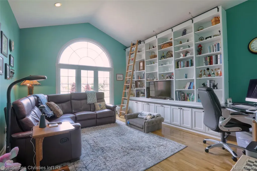 2200 Barberry Drive Shelby Charter Township MI 48316