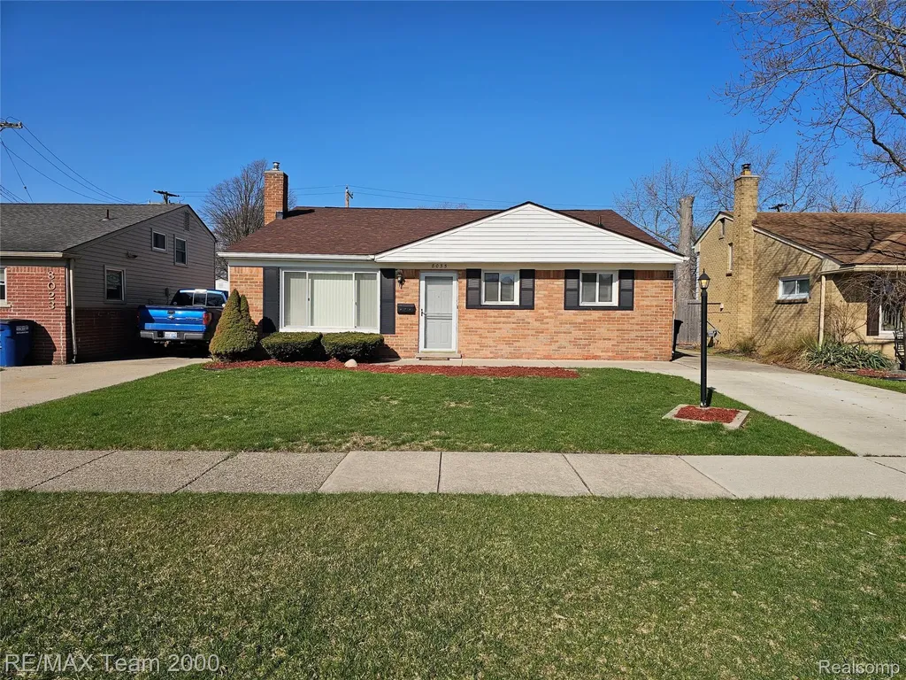 8035 Donna Street Westland City MI 48185