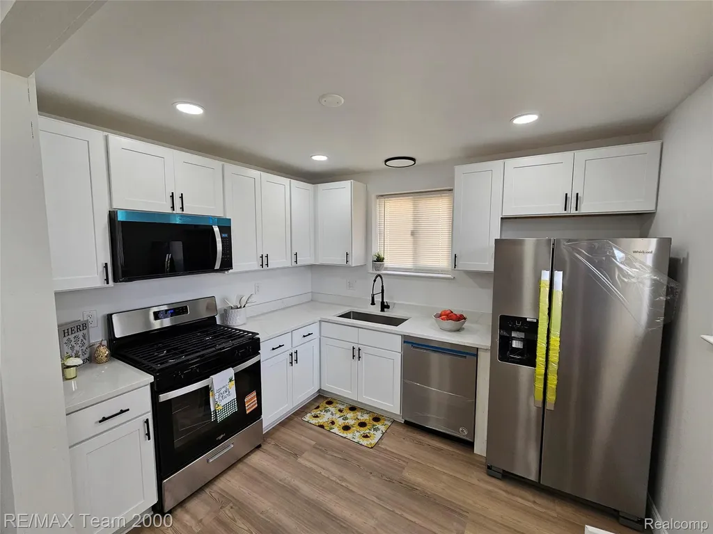 8035 Donna Street Westland City MI 48185