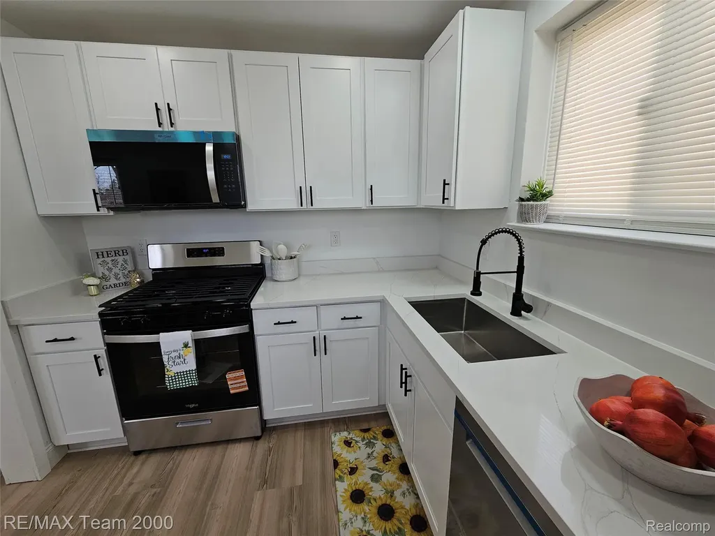 8035 Donna Street Westland City MI 48185