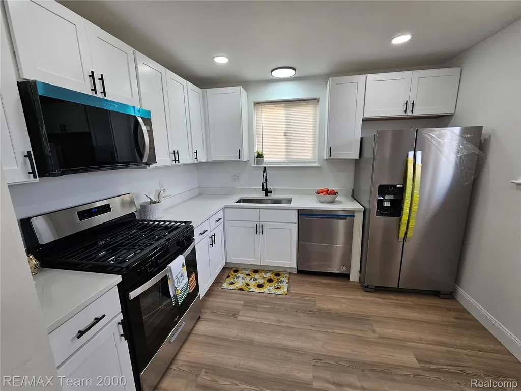 8035 Donna Street Westland City MI 48185