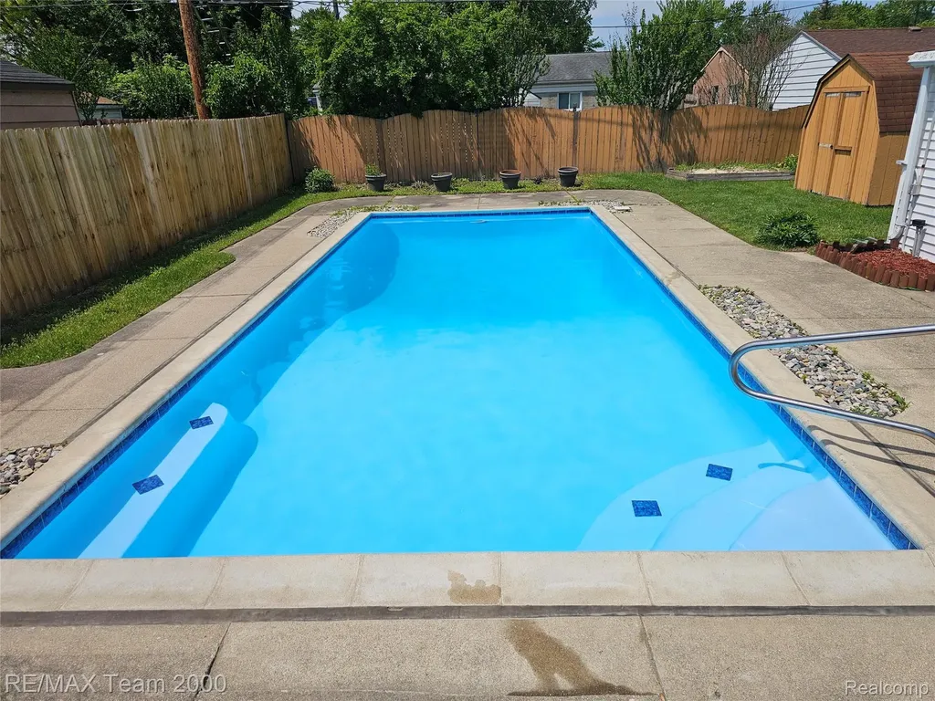 8035 Donna Street Westland City MI 48185