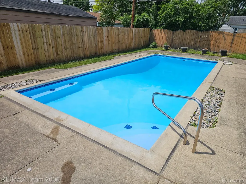 8035 Donna Street Westland City MI 48185