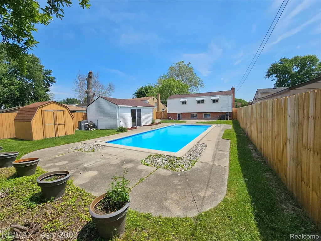 8035 Donna Street Westland City MI 48185