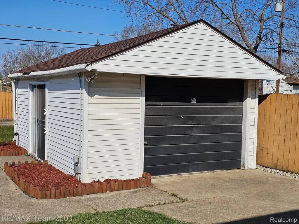 8035 Donna Street Westland City MI 48185
