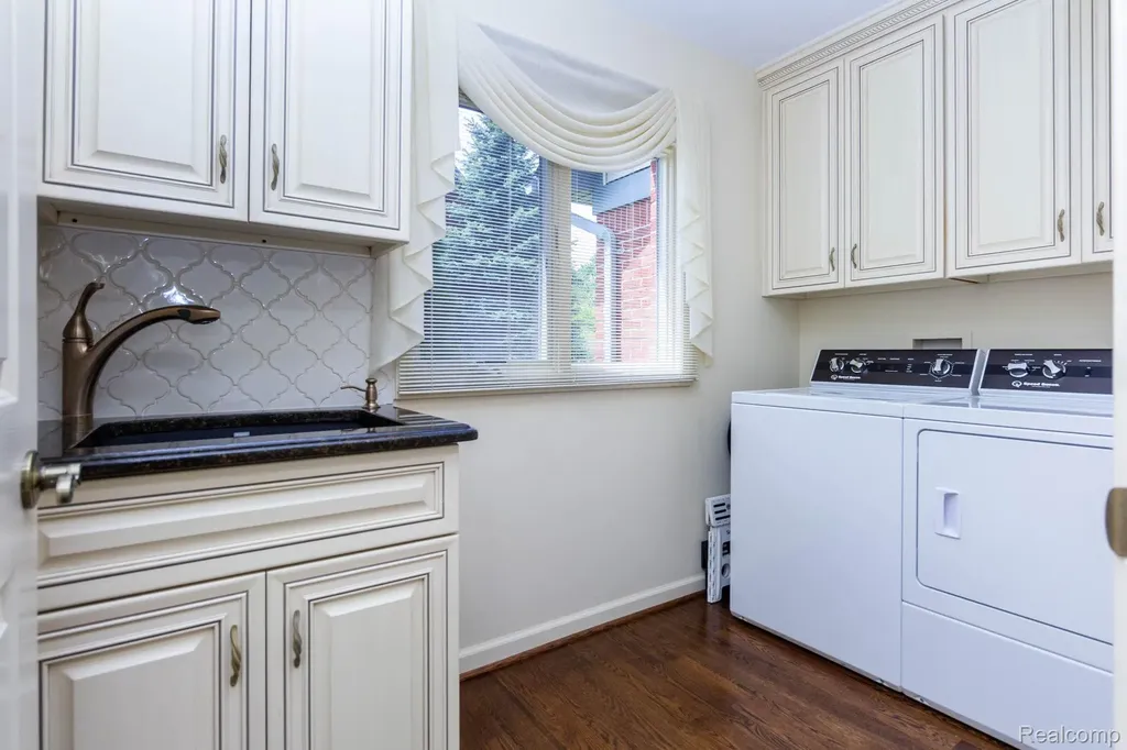 304 Heritage Way Clay Township MI 48001