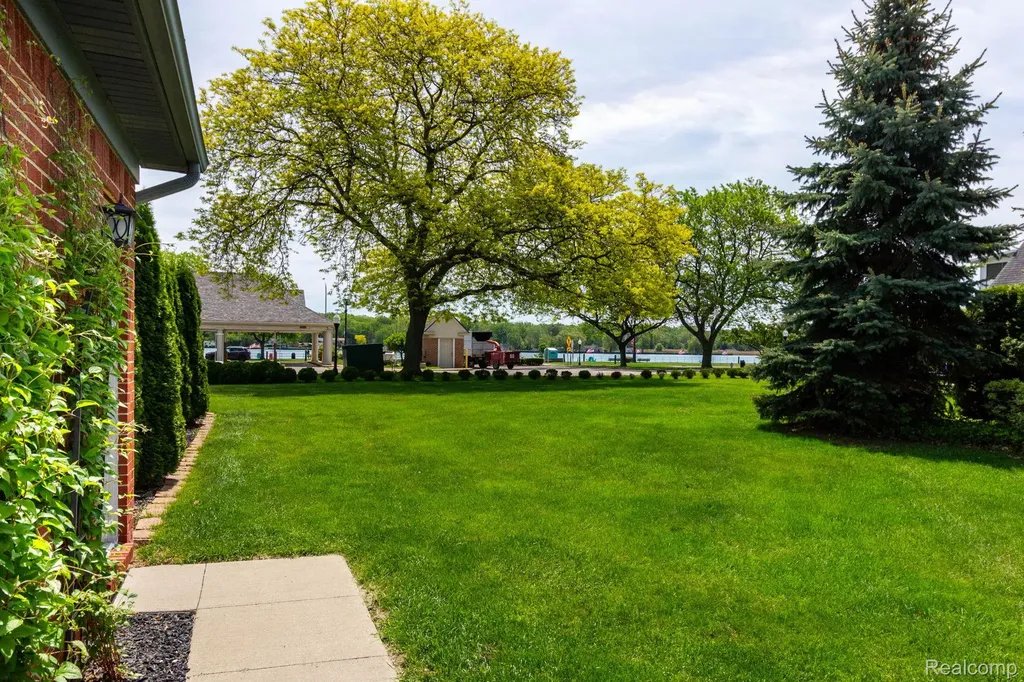 304 Heritage Way Clay Township MI 48001