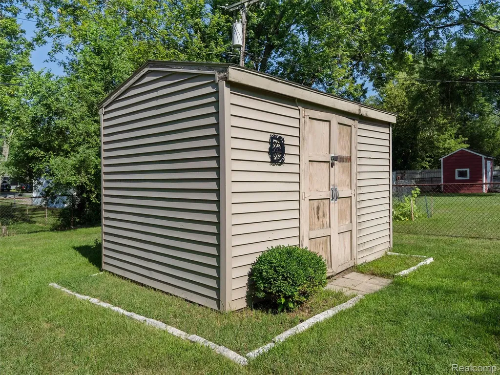 3557 Frankman Avenue Waterford Charter Township MI 48329