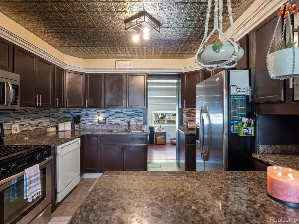 3557 Frankman Avenue Waterford Charter Township MI 48329