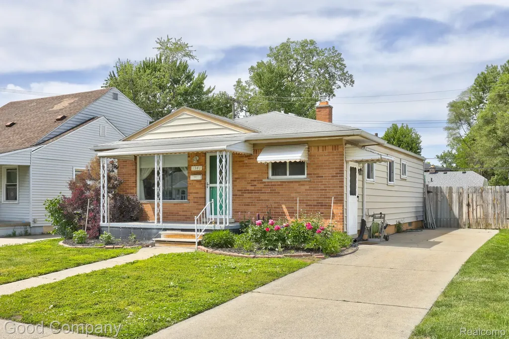 1341 E Breckenridge Street Ferndale City MI 48220