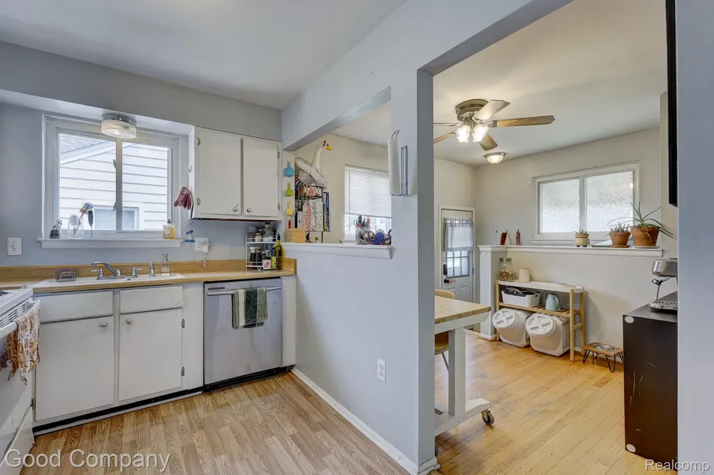 1341 E Breckenridge Street Ferndale City MI 48220