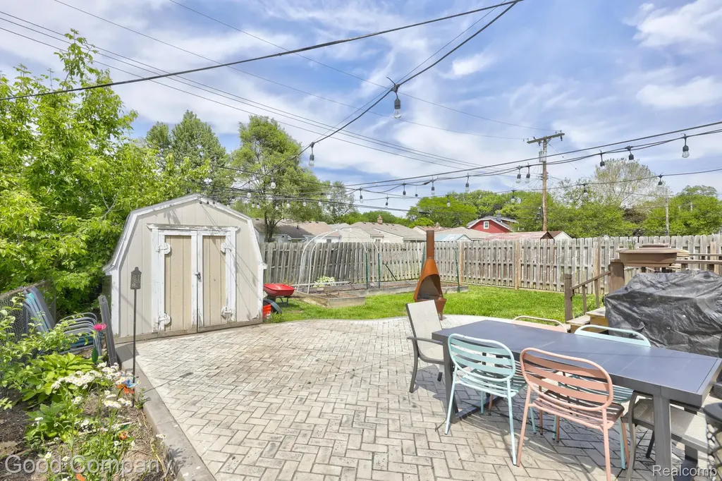 1341 E Breckenridge Street Ferndale City MI 48220