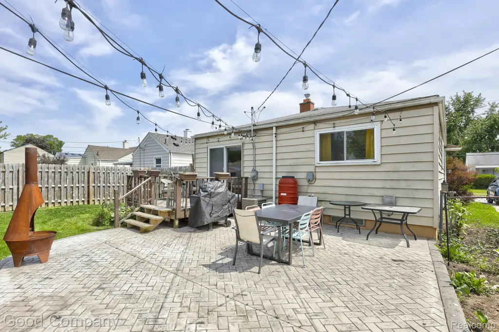 1341 E Breckenridge Street Ferndale City MI 48220