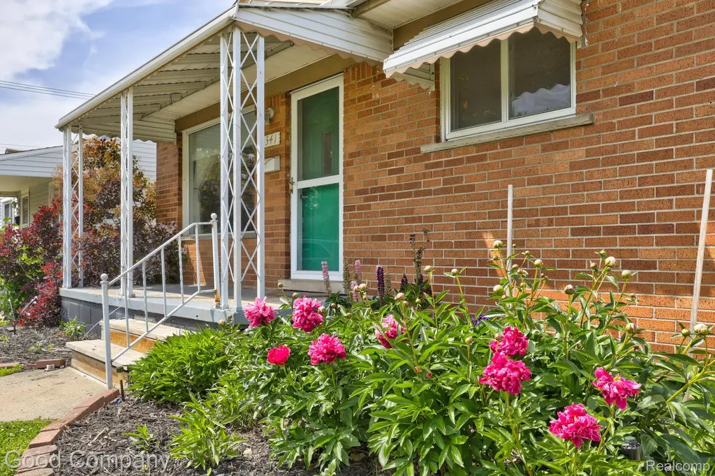1341 E Breckenridge Street Ferndale City MI 48220