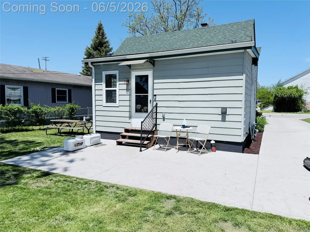2712 Vanness Street Port Huron City MI 48060