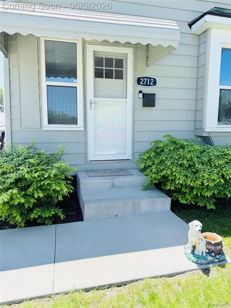2712 Vanness Street Port Huron City MI 48060