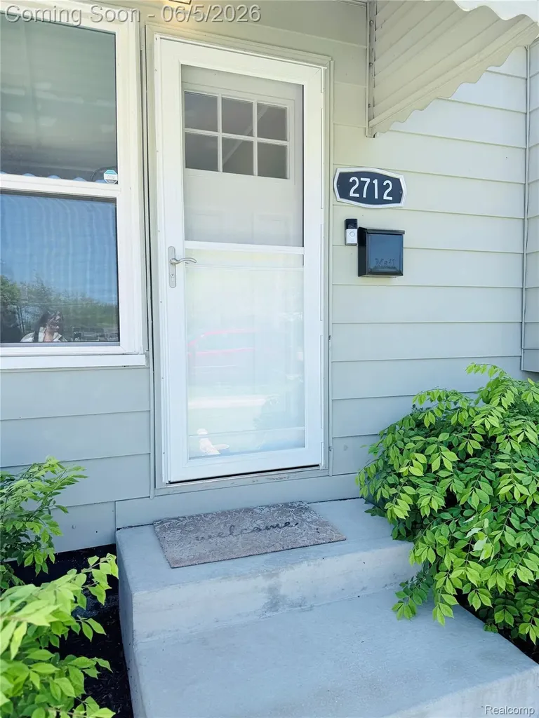 2712 Vanness Street Port Huron City MI 48060