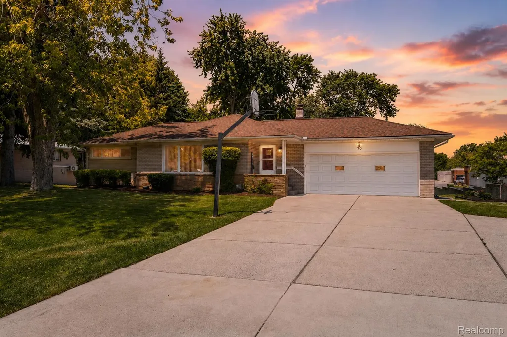 70 W Hamlin Road Rochester City MI 48307