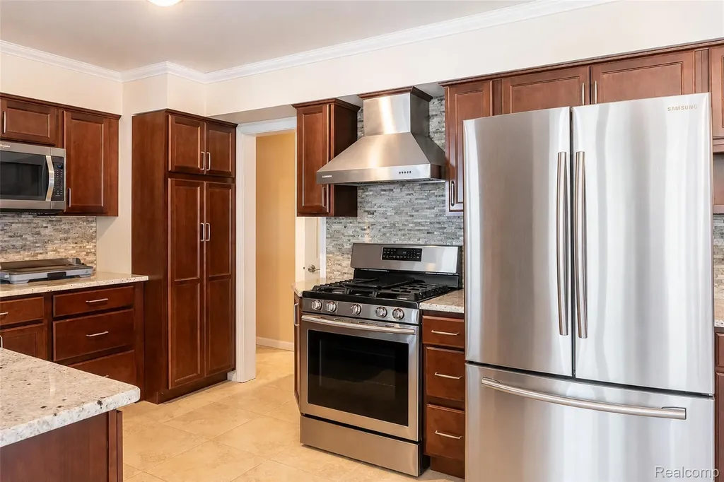 70 W Hamlin Road Rochester City MI 48307