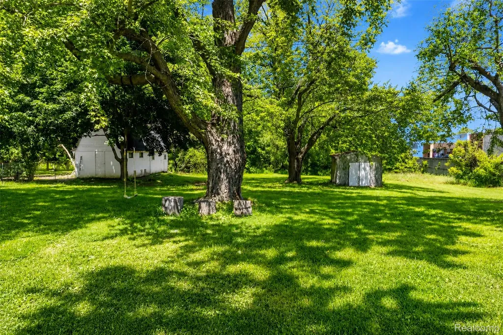 70 W Hamlin Road Rochester City MI 48307