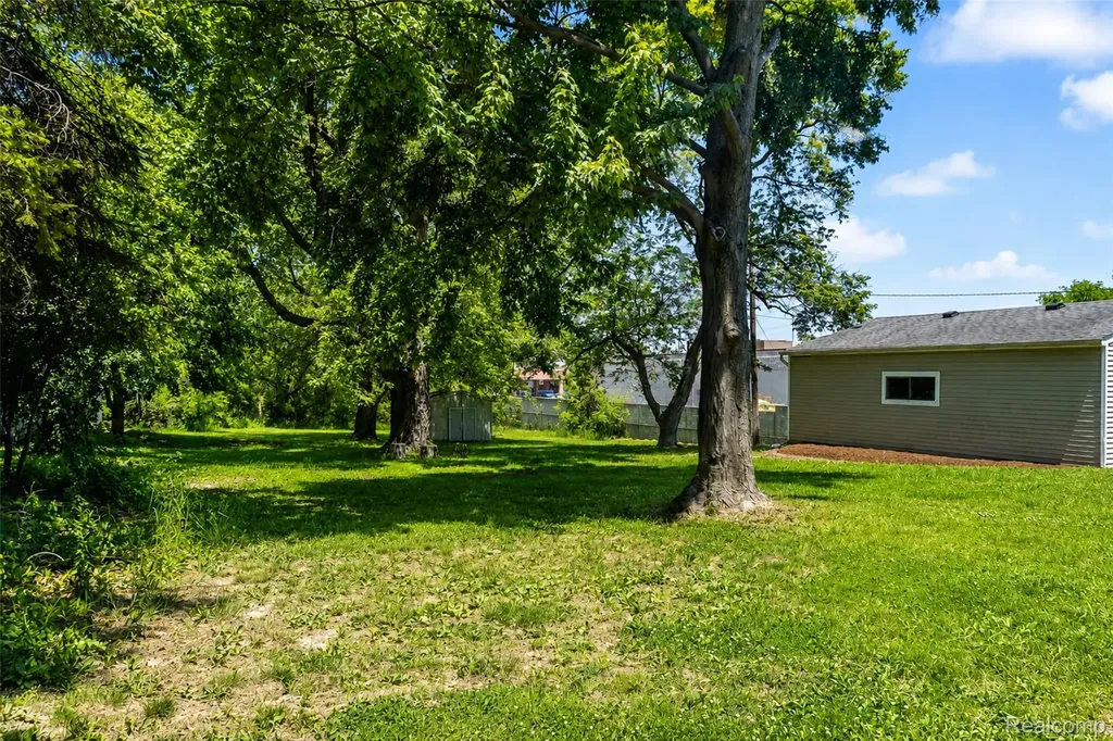 70 W Hamlin Road Rochester City MI 48307