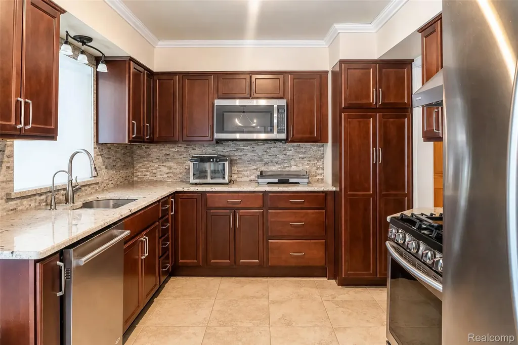 70 W Hamlin Road Rochester City MI 48307