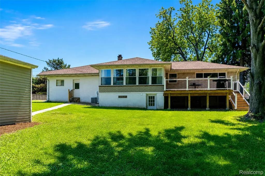 70 W Hamlin Road Rochester City MI 48307