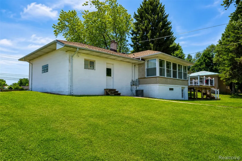 70 W Hamlin Road Rochester City MI 48307