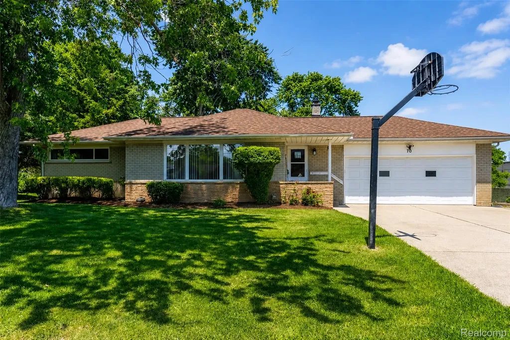 70 W Hamlin Road Rochester City MI 48307