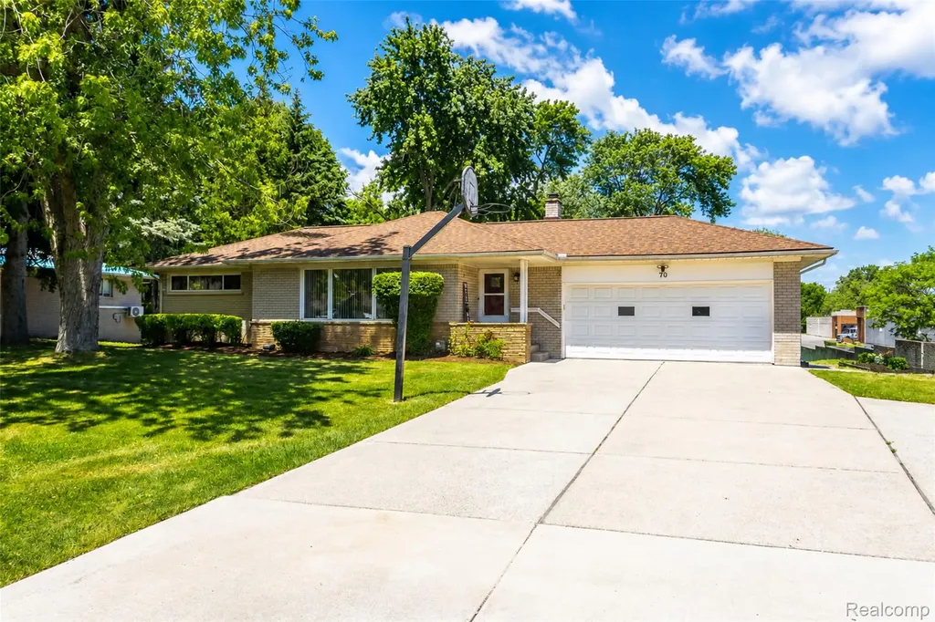 70 W Hamlin Road Rochester City MI 48307