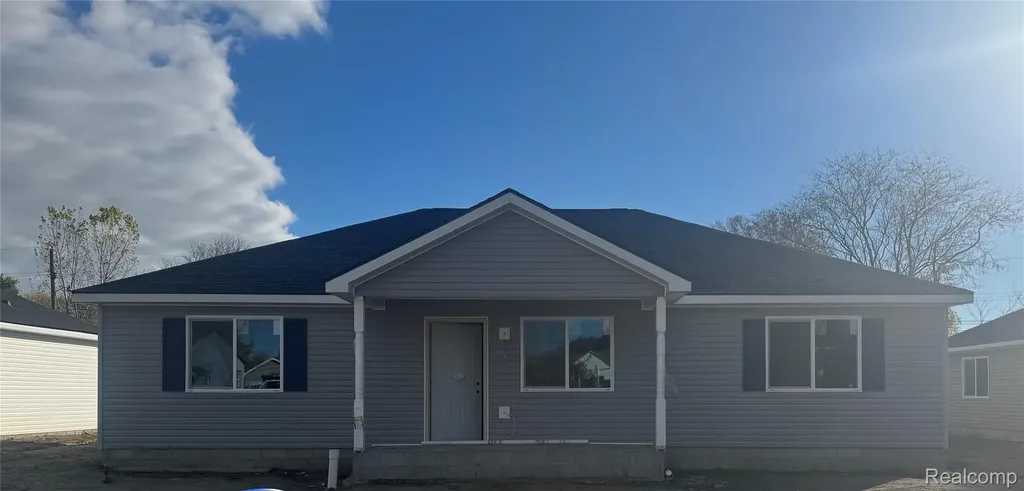 23268 Wellington Avenue Warren City MI 48089