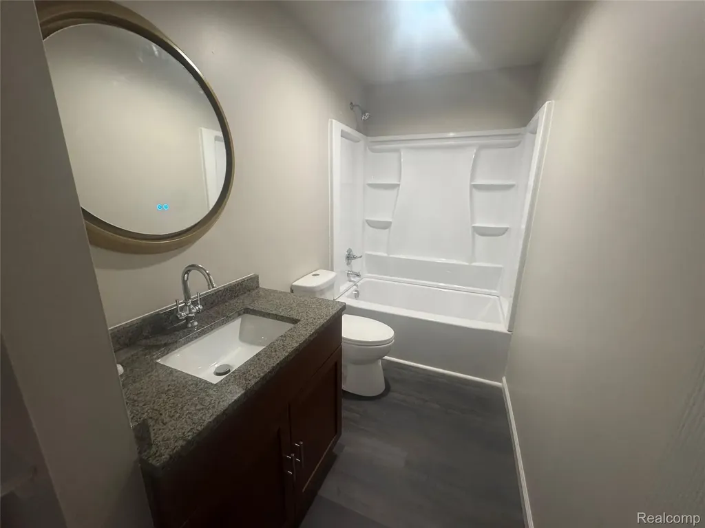 23268 Wellington Avenue Warren City MI 48089