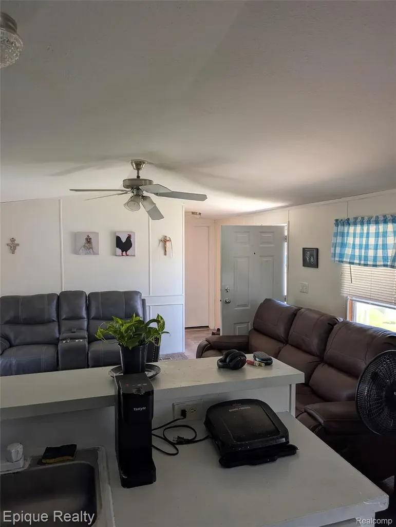 952 Cour Retta Street Warren City MI 48091