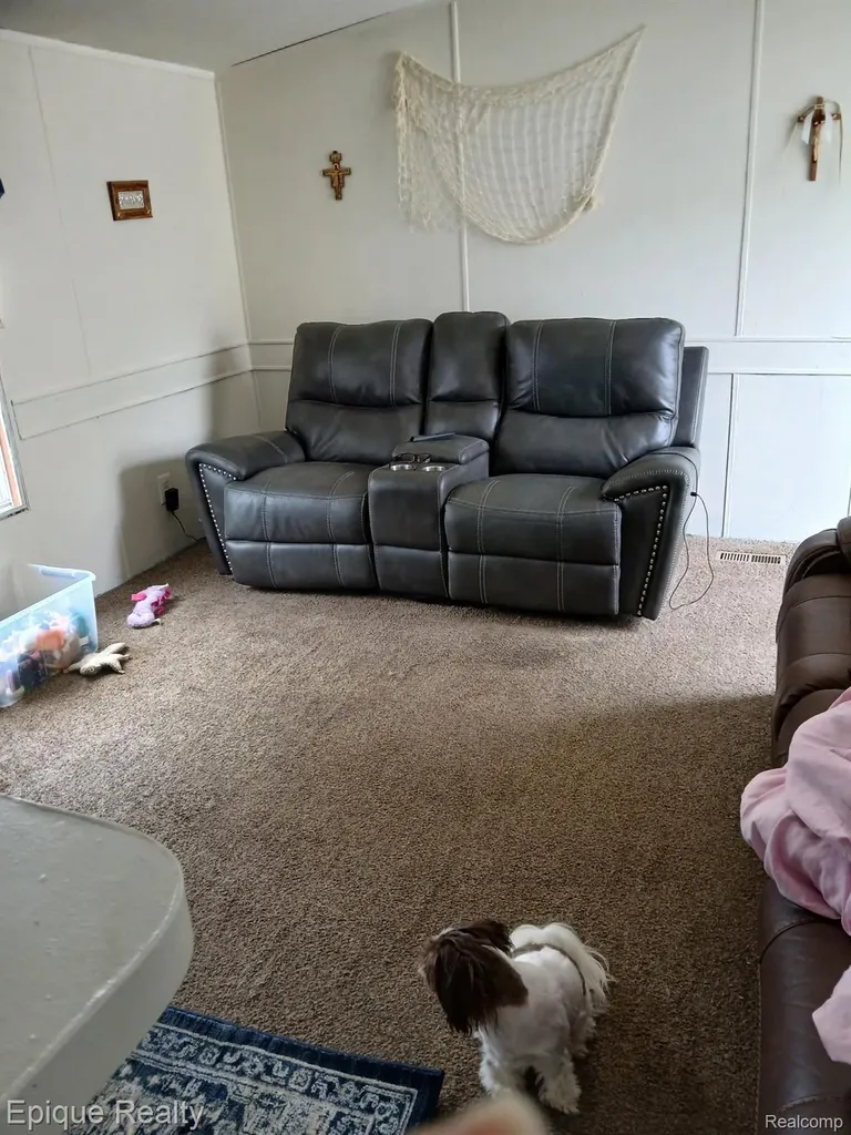 952 Cour Retta Street Warren City MI 48091