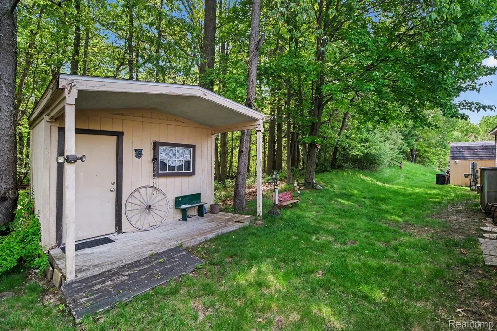 326 Basket Branch Oxford Charter Township MI 48371