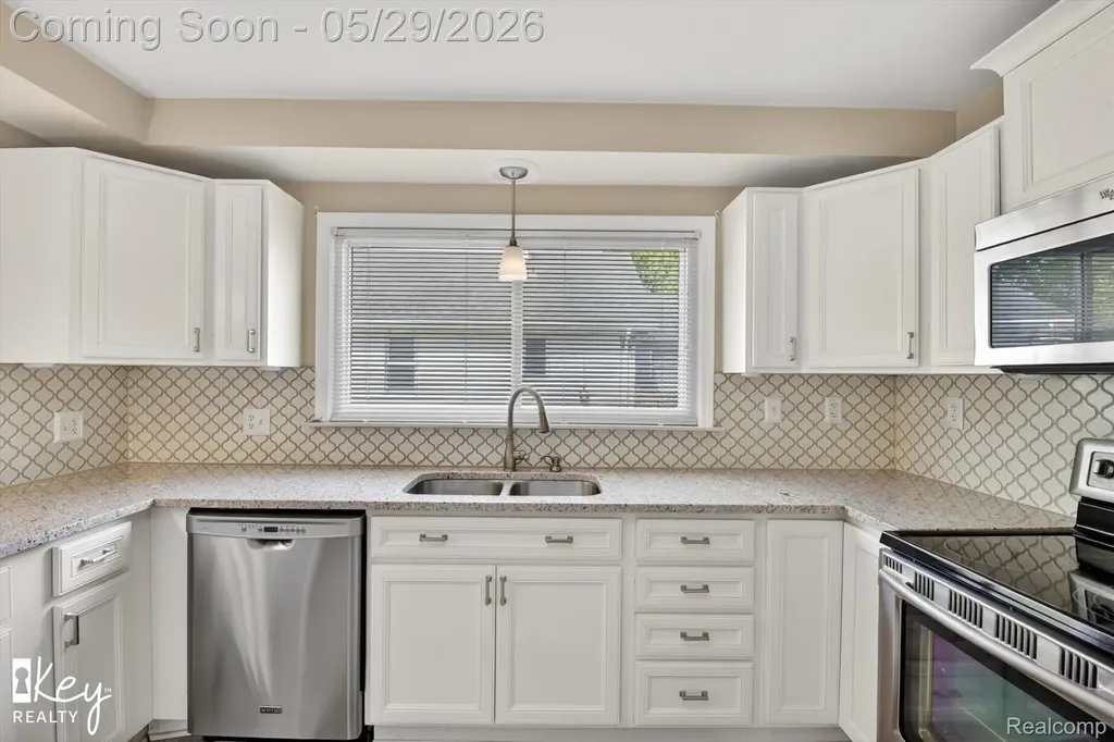 98 W Wabash Avenue Belleville City MI 48111