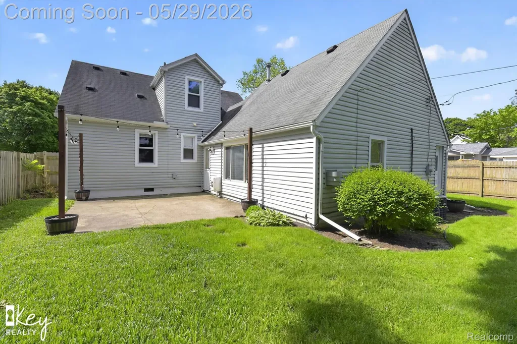 98 W Wabash Avenue Belleville City MI 48111